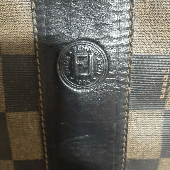 FENDI Vintage/Retired 1994 Pequin Daimer Shoulderbag - Picture 2 of 16